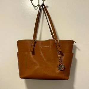Michael Kors Charlotte Large Saffiano tote bag.